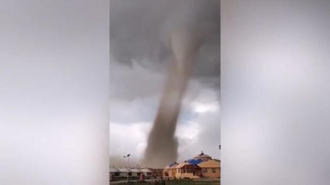 Tornado onlarla turistə xəsarət yetirdi -  Xəbər şəkili