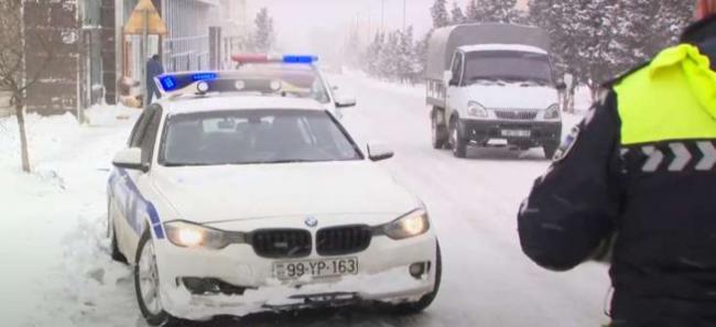 &quot;Qarda maşın s&uuml;rə bilməyənlər yola çıxmasınlar&quot; -  Xəbər şəkili