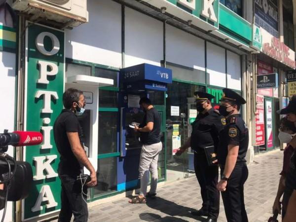 Bakı polisi maskalarla bağlı hərəkətə ke&ccedil;di -  Xəbər şəkili